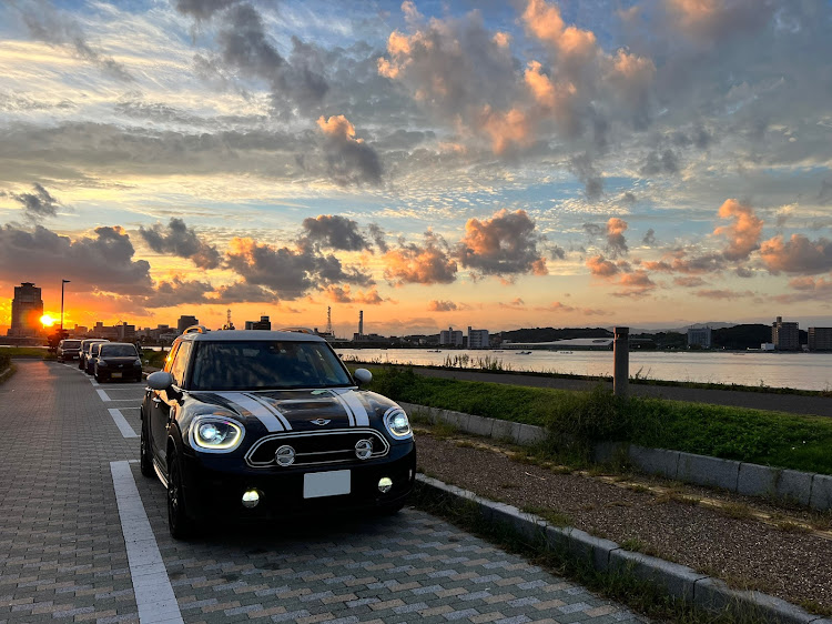 ミニ クロスオーバーのミニクロスオーバーf60・ドライブ・秋の気配・朝日・９月８日クーパーの日に関するカスタム事例の投稿画像2枚目