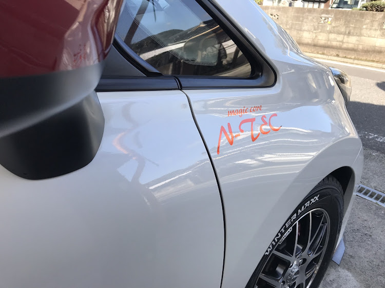 ノートの洗車・スタッドレスタイヤへ交換・ホワイトレター・ゼロプロミアム・そろそろ冬仕様に関するカスタム事例の投稿画像4枚目