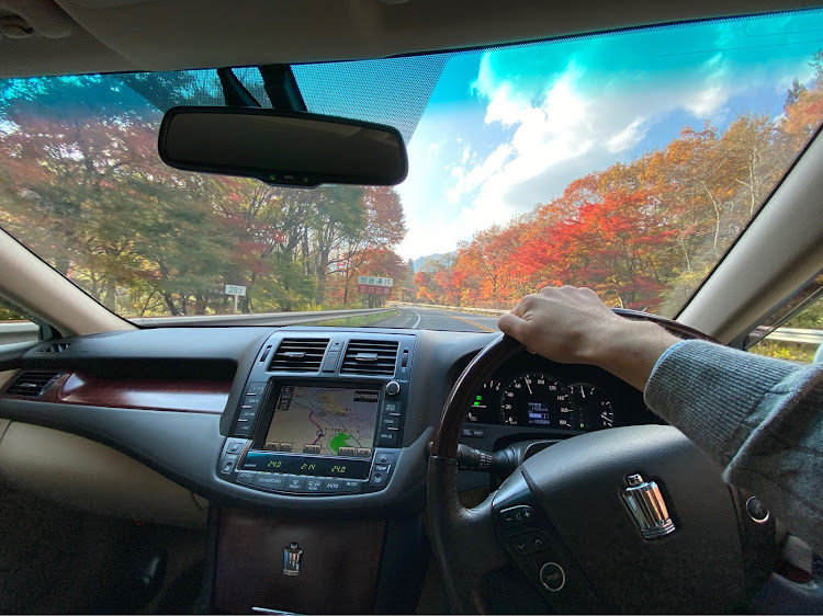 クラウンロイヤルの紅葉・ドライブに関するカスタム事例の投稿画像1枚目