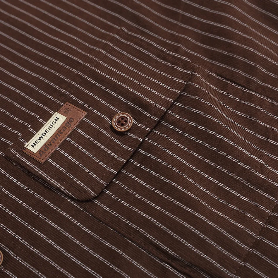 Chemise à rayures verticales pour homme, manches courtes. Confortable, élégante et idéale pour l'été. Un incontournable de la garde-robe masculine.