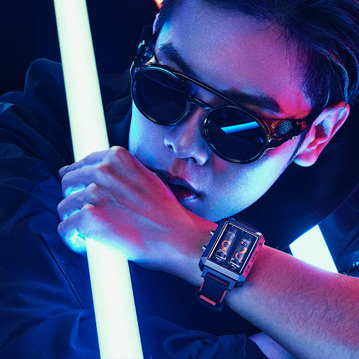 Title 3, Glow Tube Fashion Wireless Charging Watch