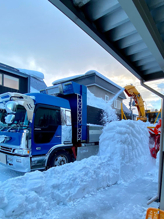 フーガの雪山🏔️・ビフォー&アフター・注意報、警報は解除・排雪作業・ダンプ&ロータリーに関するカスタム事例の投稿画像4枚目