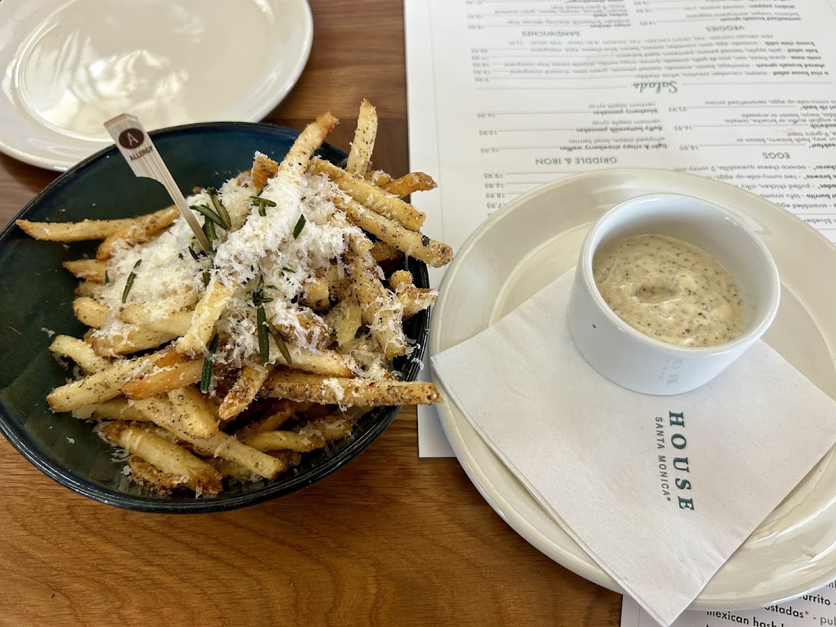 Truffle fries woth aioli