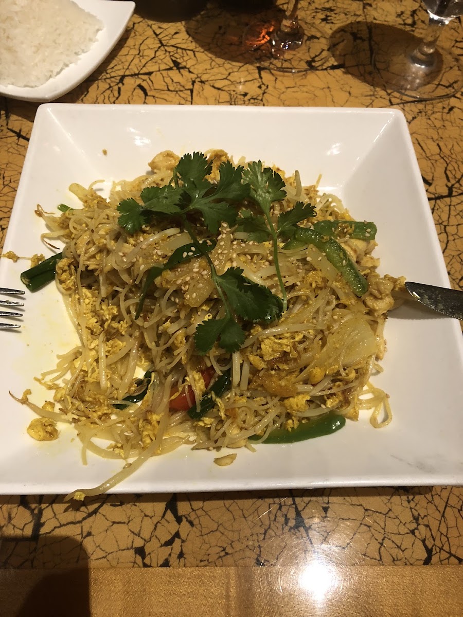 Singapore rice noodles with chicken and curry