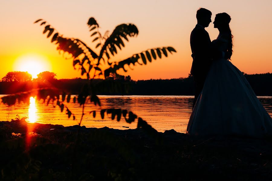 Wedding photographer Robert Petrovic (robertpetrovic). Photo of 13 December 2019