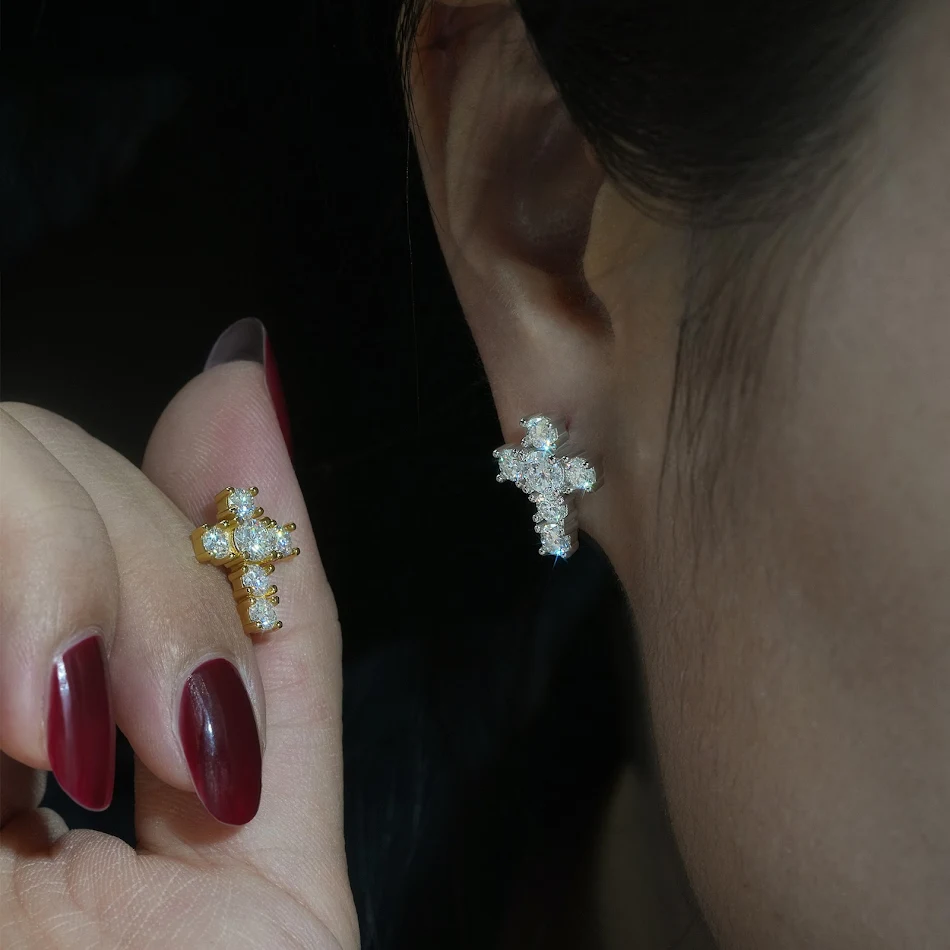 Boucles d'oreilles DF Jewelry Hip Hop en argent S925 avec croix, parfaites pour un style audacieux et moderne, mettant en valeur votre look.