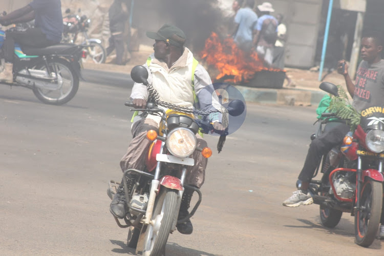 Everything is at stand still as Azimio La Umoja protesters storm Kisumu town as they lit bonfire blocking major roads within the town on Mach 20, 2023