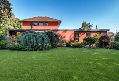 Maison avec piscine et jardin 10