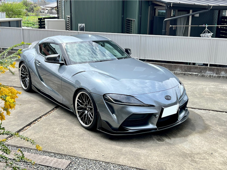 スープラの田子の浦漁港・大人シンプルスタイル・アイスグレーメタリック・目指せPickUpCarsに関するカスタム事例の投稿画像1枚目