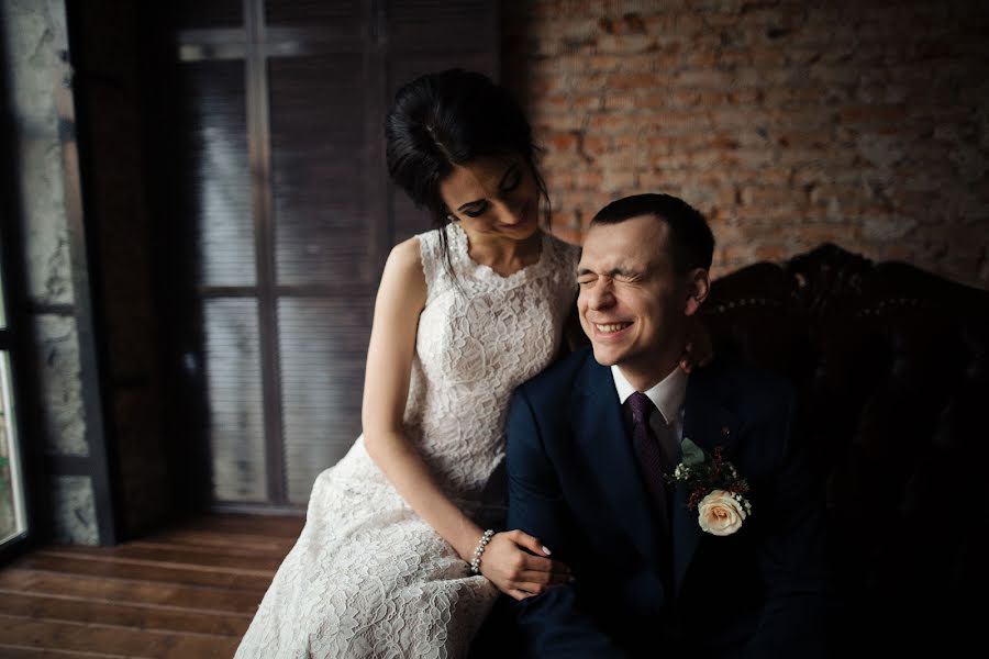 Fotógrafo de casamento Lena Kostenko (pholen). Foto de 29 de março 2019