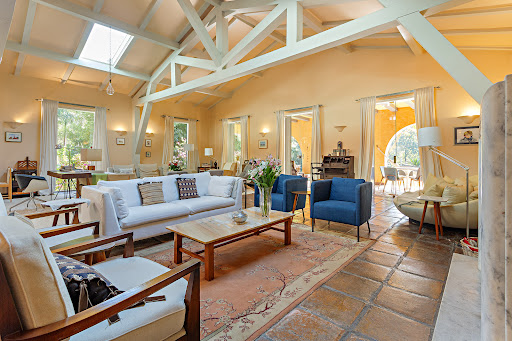 House with pool and garden 2