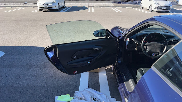 911 クーペのウィンドウレギュレーター交換・DIY・996・寒くなりましたねに関するカスタム事例の投稿画像5枚目