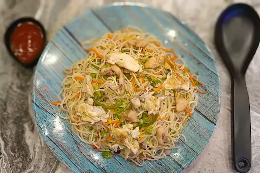 Egg Chicken Hakka Noodles