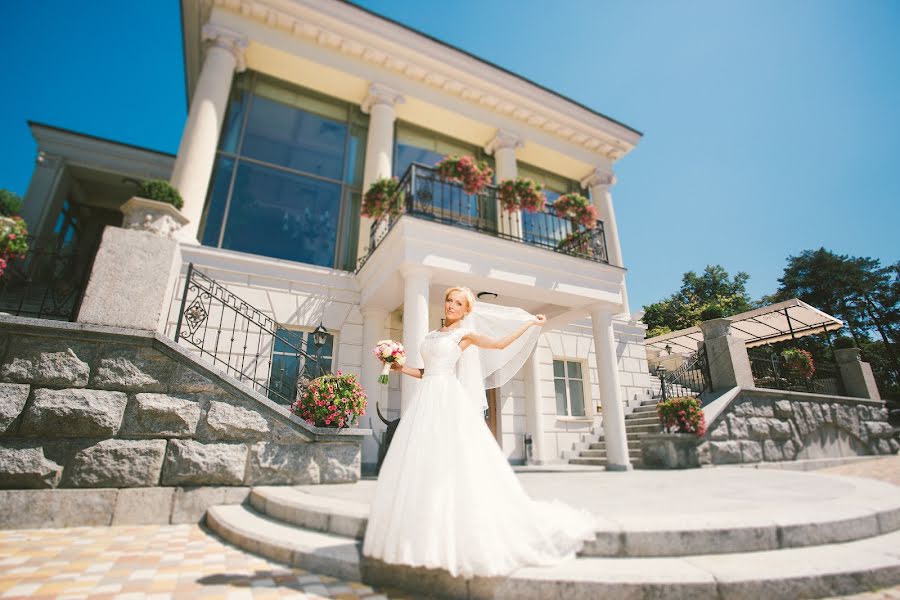 Fotógrafo de bodas Elizaveta Tomashevskaya (fotolizakiev). Foto del 10 de agosto 2015