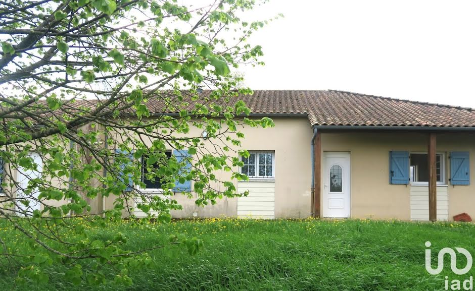 Vente maison 5 pièces 103 m² à Montmorillon (86500), 127 000 €