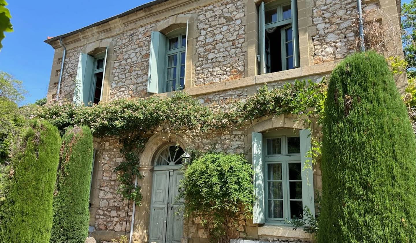 Propriété avec piscine et jardin Uzès