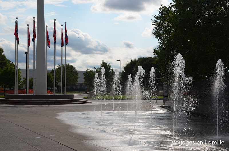 Bicentennial mall fountains