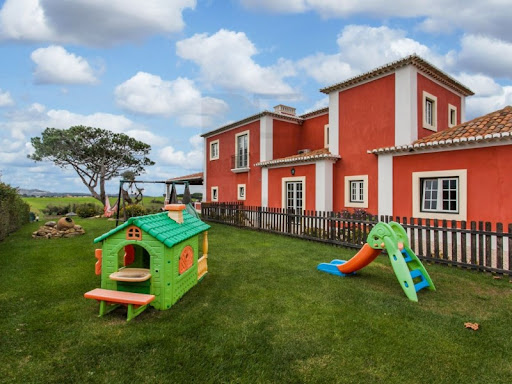 Maison avec piscine et jardin 5