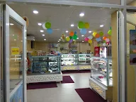 Cheeky Tummy Bakery & Food Court photo 6