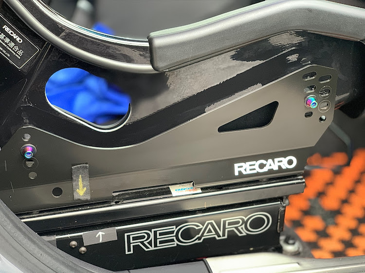 アウトランダーのアウトランダー・チタンボルト・64チタンボルト・RECARO・RMS2700Gに関するカスタム事例の投稿画像5枚目