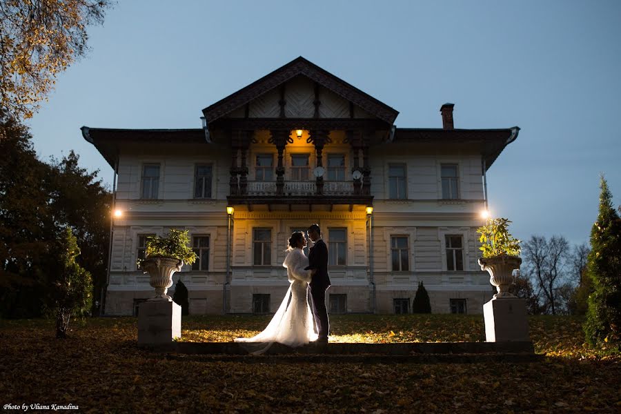 Fotógrafo de casamento Ulyana Kanadina (id8000198). Foto de 6 de outubro 2016