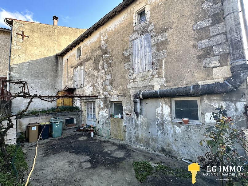 Vente maison 7 pièces 173 m² à Mortagne-sur-Gironde (17120), 82 000 €