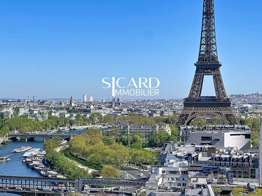 Paris panoramic view, Eiffel Tower, Seine in this luxury property for sale in Paris 15ème ($1,618,741 - 117 m²)