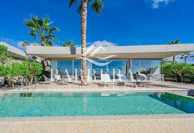 Villa with pool and terrace 4