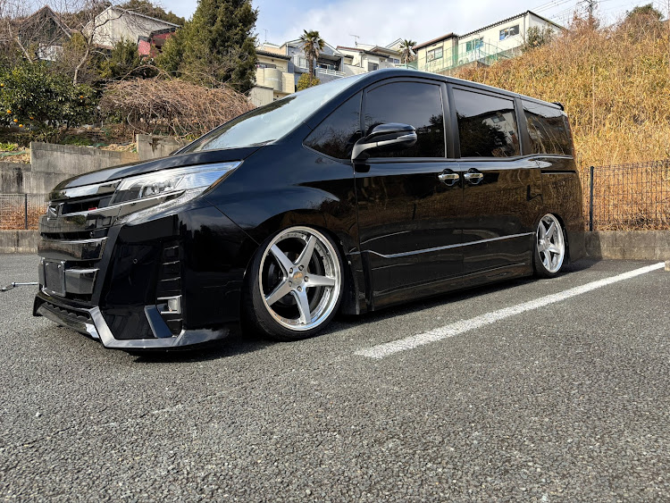 ノアのHARUTOぱぱさんが投稿したカスタム事例の投稿画像1枚目