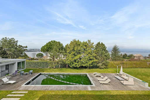 House with pool and garden 2