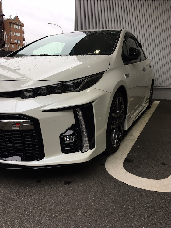 プリウスPHVの今日も一日お疲れ様です・車高調整・ワイトレ・すっかり秋に関するカスタム事例の投稿画像1枚目