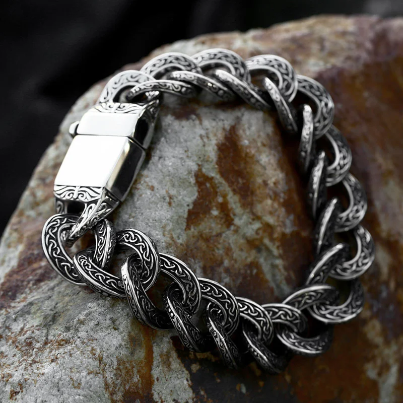 Bracelet Vintage Homme en Titane et Acier Inoxydable Coulé, design classique et durable. Le bijou idéal pour un style élégant et intemporel.