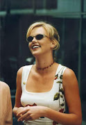 Gracious Charlize  Theron is all smailes on the occassion of making her mark in the Benoni Lane of Fame! Pic: Nicky de Blois. 27/11/1998. © Sunday Times.