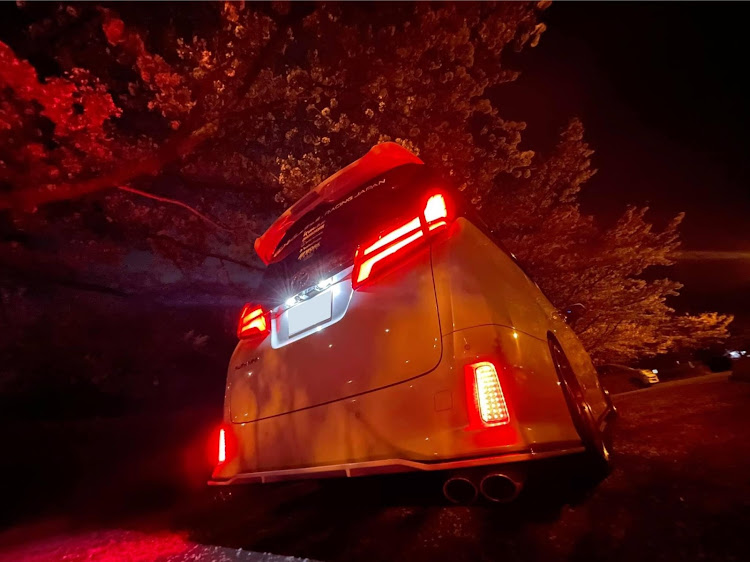 アルファードの桜と愛車・満開の桜・桜の絨毯・ピックアップ一度でも載ってみたい・カメ活に関するカスタム事例の投稿画像3枚目