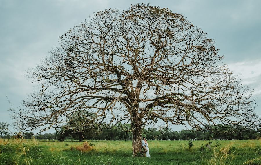 ช่างภาพงานแต่งงาน Milo Herrera (aleymilo) ภาพเมื่อ 15 ธันวาคม 2021