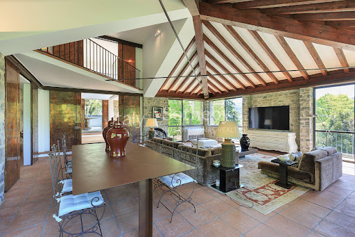 Villa with pool and terrace 4