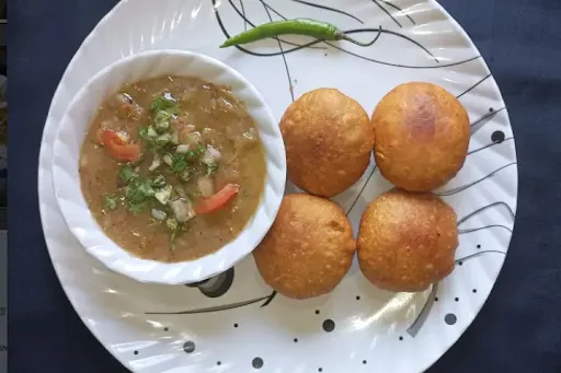 Tala Sattu Litti With Aloo Chokha