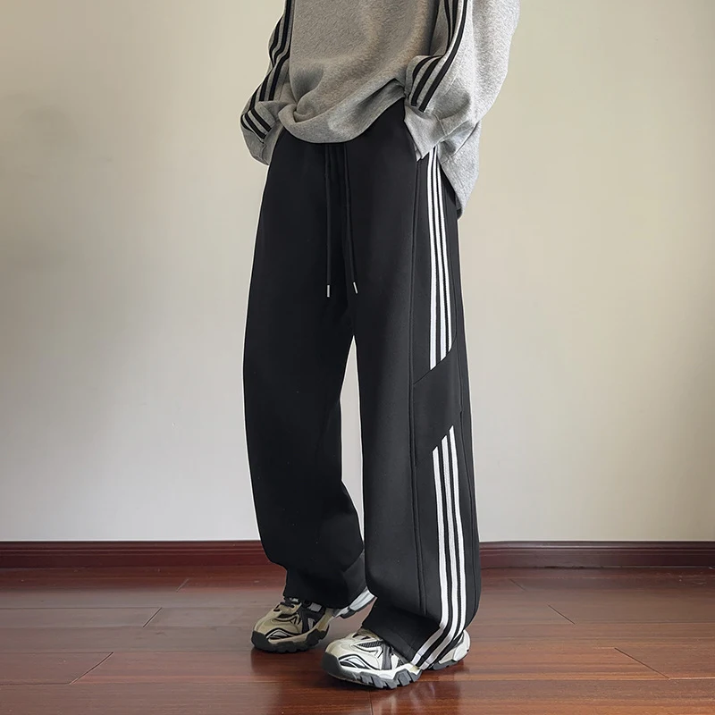 Trendige Sport-Streifen-Loose-Freizeithose für Herren und Damen. Bequemer, lässiger Stil für Sport, Freizeit und Alltag.