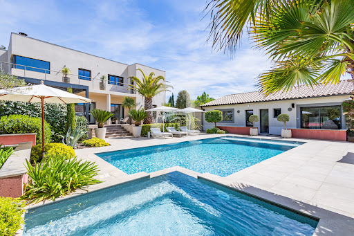 Villa avec piscine et terrasse 3