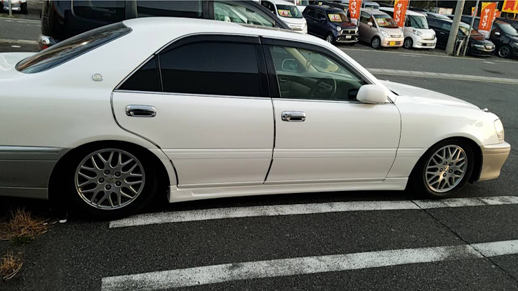 クラウンアスリートの同色塗装・車高調取付・エムズガレージ・レッドメモリーに関するカスタム事例の投稿画像1枚目