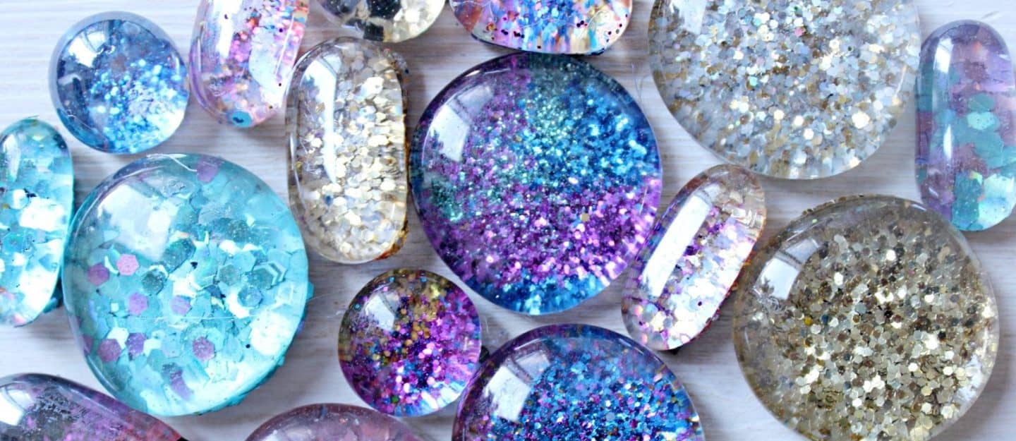 Glitter magnets are easy to make and beautiful pieces to adorn your fridge or room.