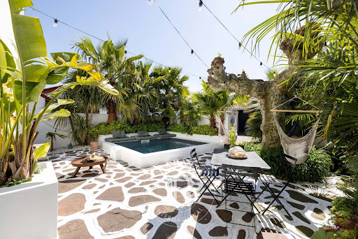 House with pool 3