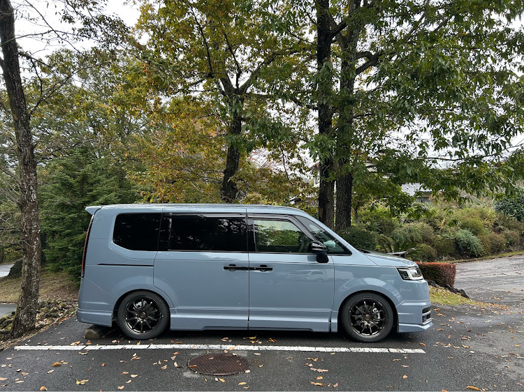 ステップワゴンのRP8ステップワゴンスパーダ・横顔選手権・ドライブ・駐車枠ぴったり選手権に関するカスタム事例の投稿画像3枚目