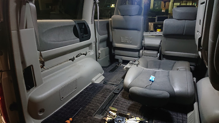 エルグランドのE51エルグランド・DIY・パワースライドモーター交換に関するカスタム事例の投稿画像2枚目