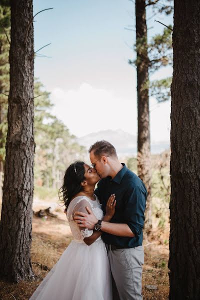 Fotografo di matrimoni Helena Krige (helenakrige). Foto del 1 gennaio 2019