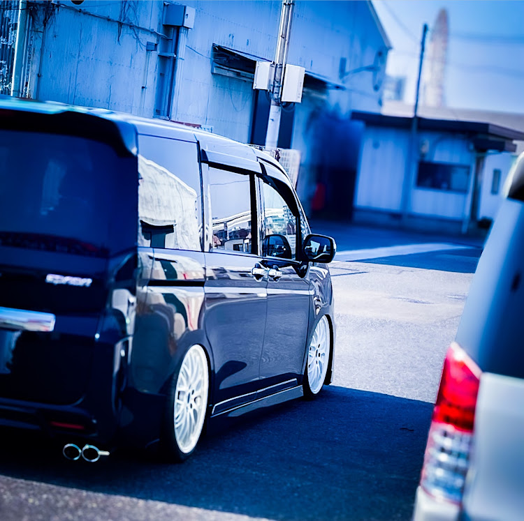 ステップワゴンスパーダの変態紳士車楽部・Car Freaks Gentlemen's Club・白ホイはスポーティ🔥・裏ナナ　物々交換会・エアサス×生脚に関するカスタム事例の投稿画像4枚目
