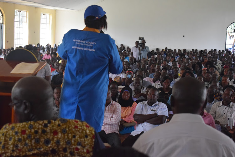 Homa Bay Governor Gladys Wanga speaks to revenue officials at Kabunde social hall in Homa Bay town constituency