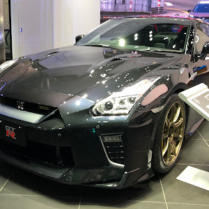 NISSAN GT-R