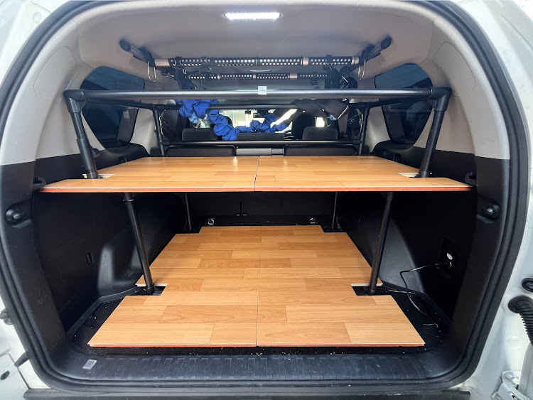 ランドクルーザープラドの山形・DIY・ラゲッジ棚・イレクターパイプ棚・イレクターパイプに関するカスタム事例の投稿画像1枚目