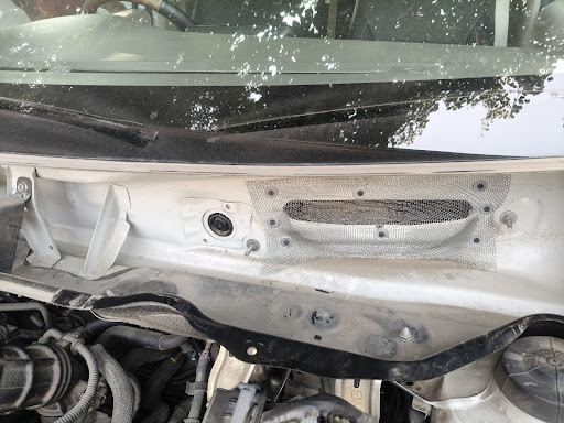 Mujjamil Car electrician Mechanical denting painting — business photo 1